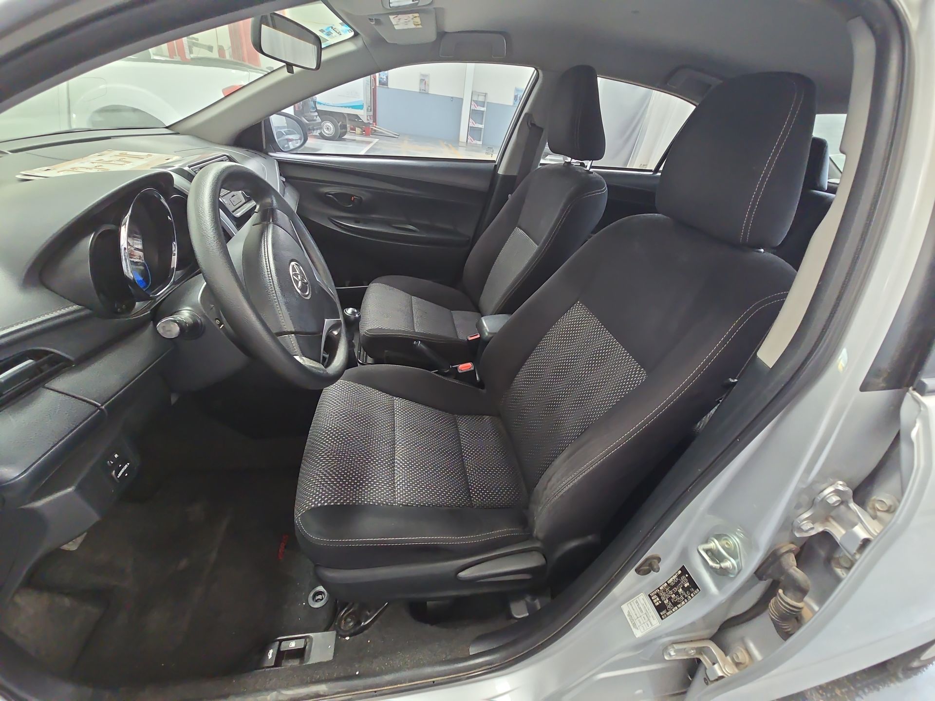 2017 Toyota Yaris 4p Sedán Core L4/1.5 Man