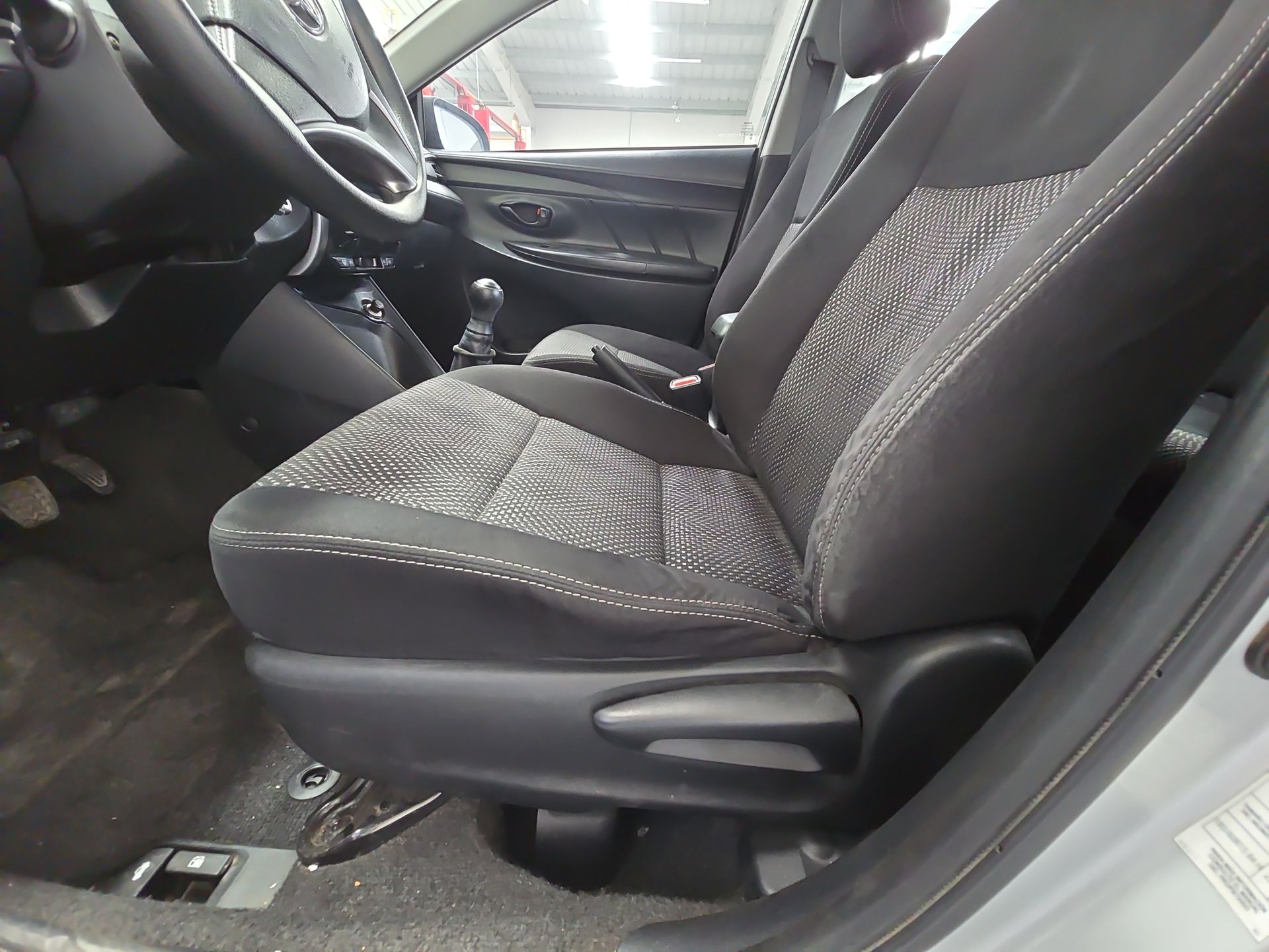 2017 Toyota Yaris 4p Sedán Core L4/1.5 Man