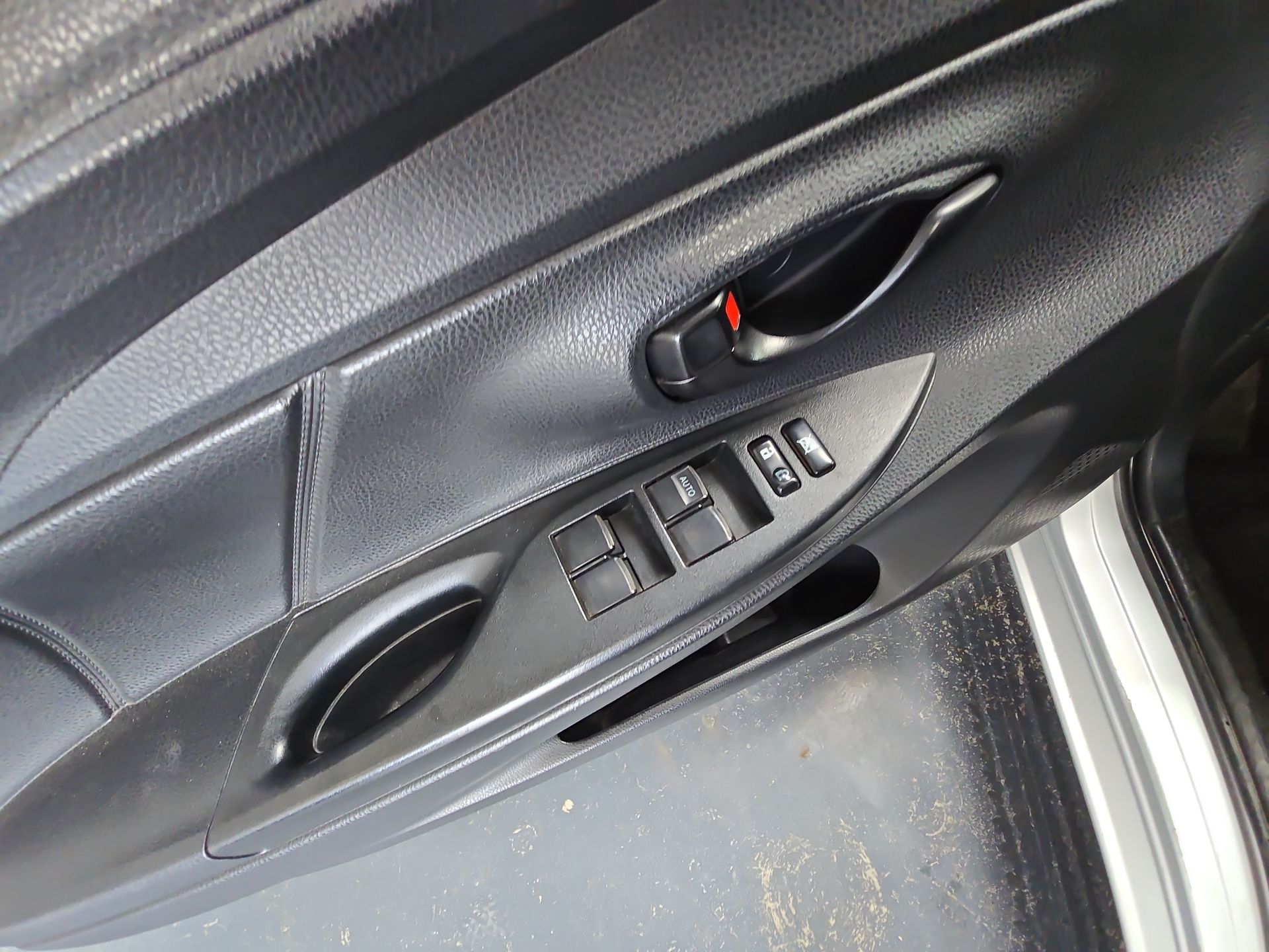 2017 Toyota Yaris 4p Sedán Core L4/1.5 Man