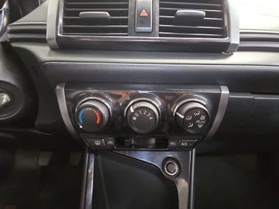 2017 Toyota Yaris 4p Sedán Core L4/1.5 Man