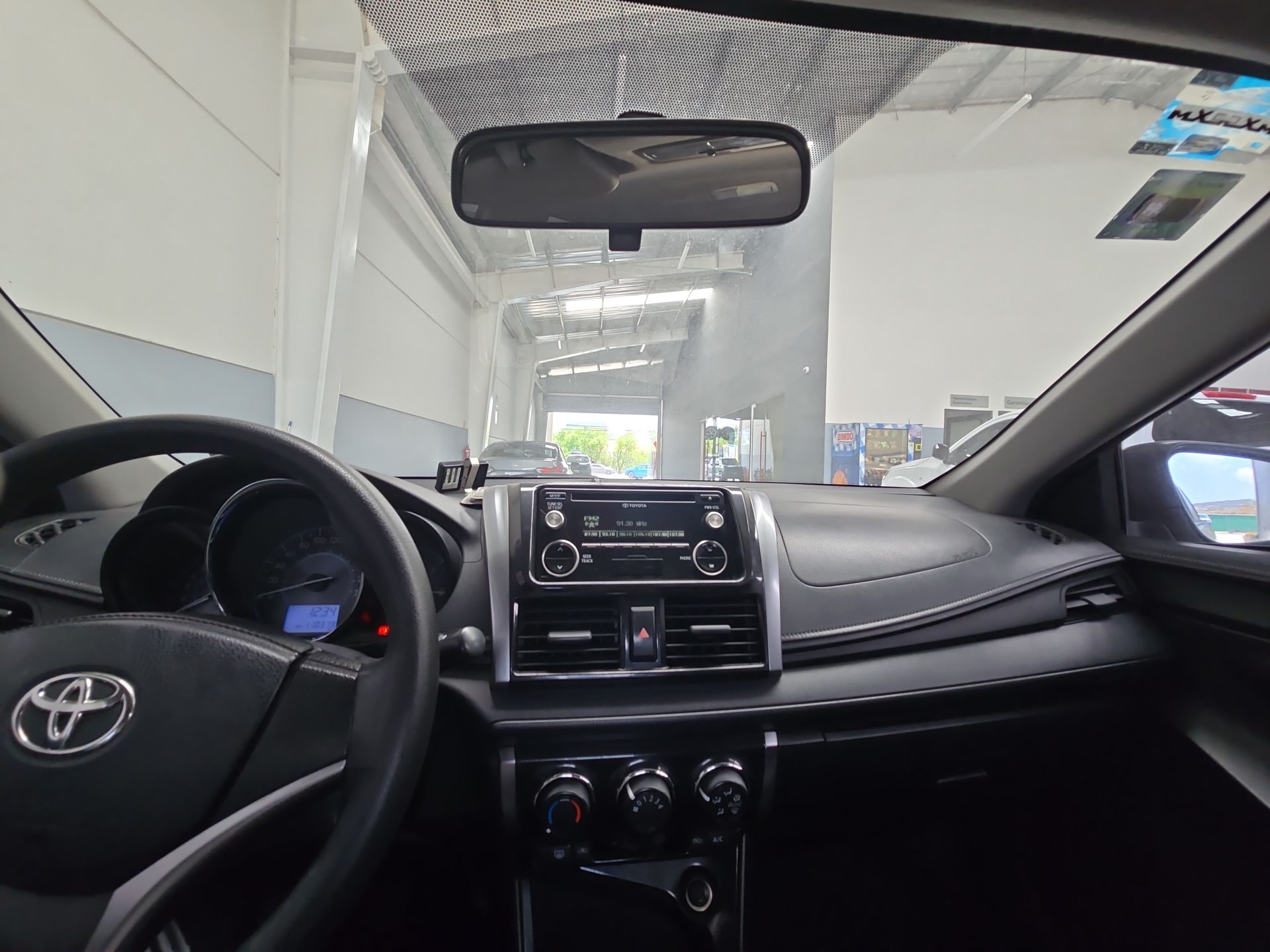 2017 Toyota Yaris 4p Sedán Core L4/1.5 Man