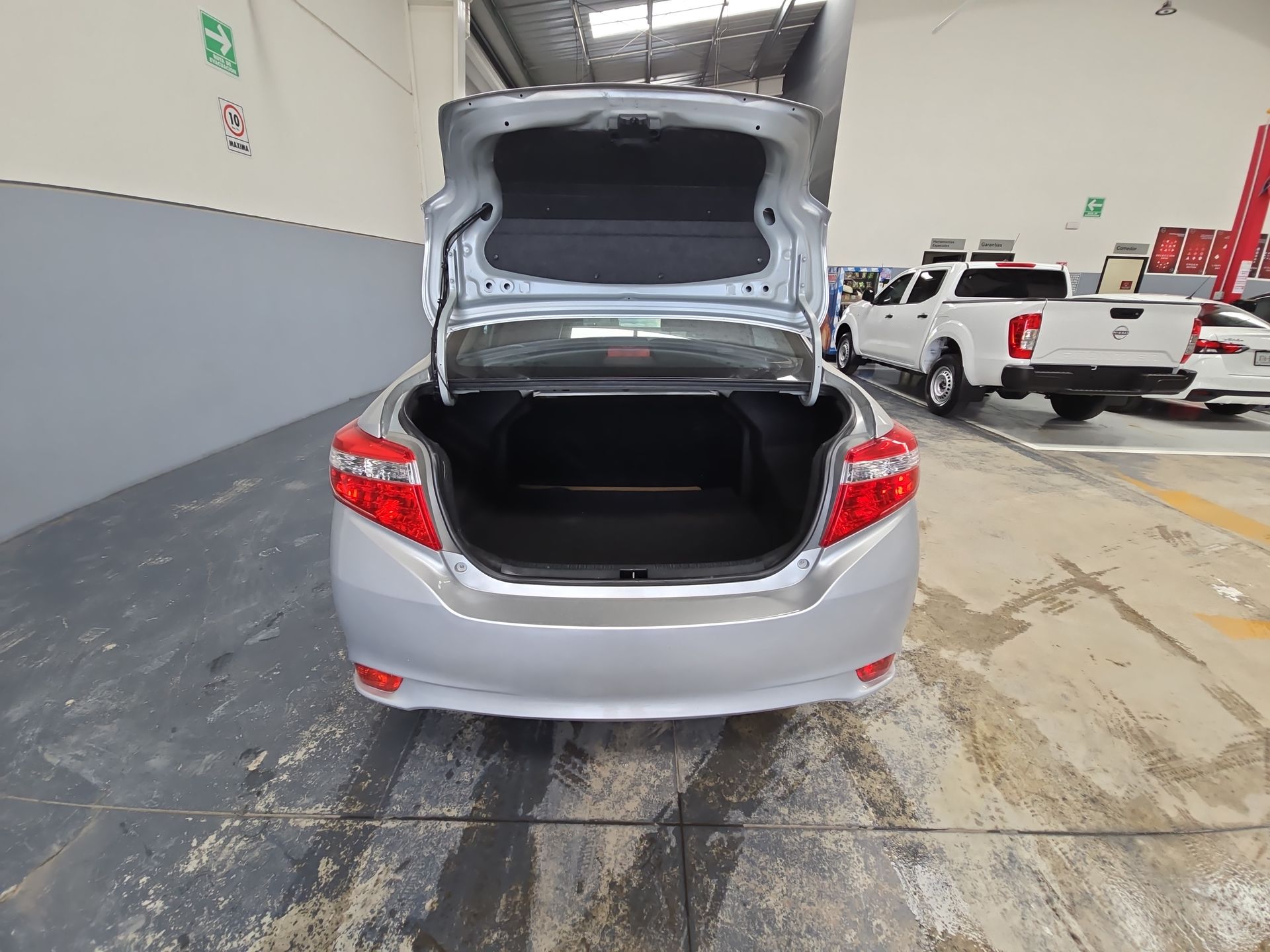 2017 Toyota Yaris 4p Sedán Core L4/1.5 Man