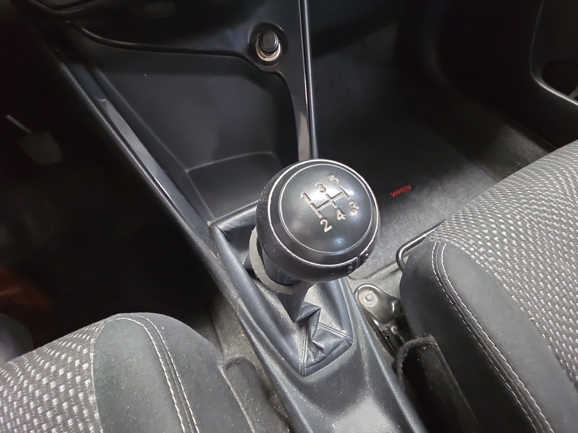 2017 Toyota Yaris 4p Sedán Core L4/1.5 Man