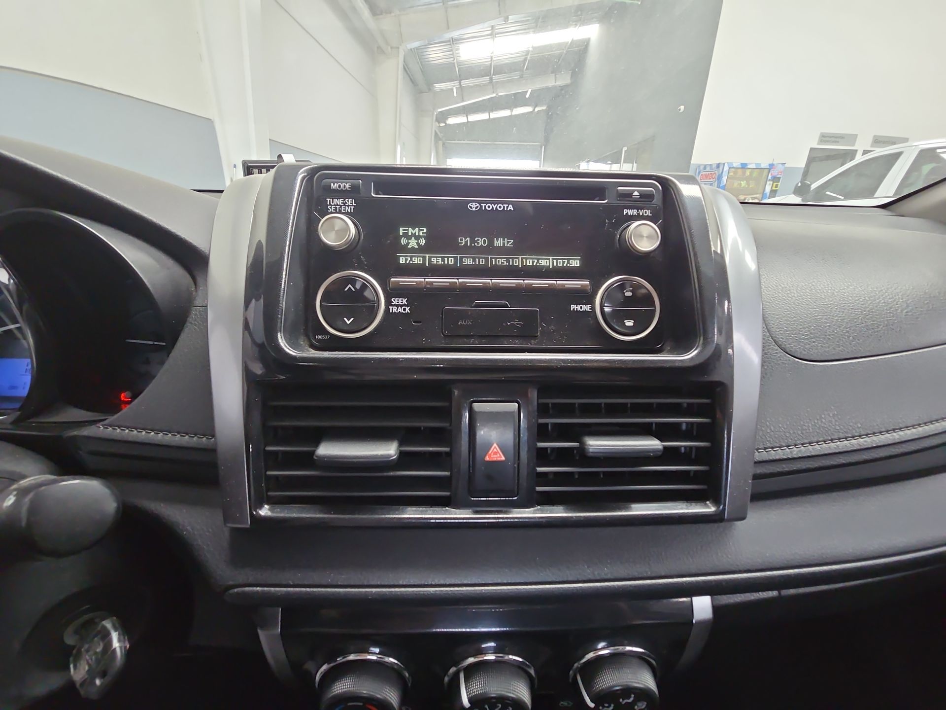 2017 Toyota Yaris 4p Sedán Core L4/1.5 Man