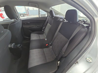 2017 Toyota Yaris 4p Sedán Core L4/1.5 Man