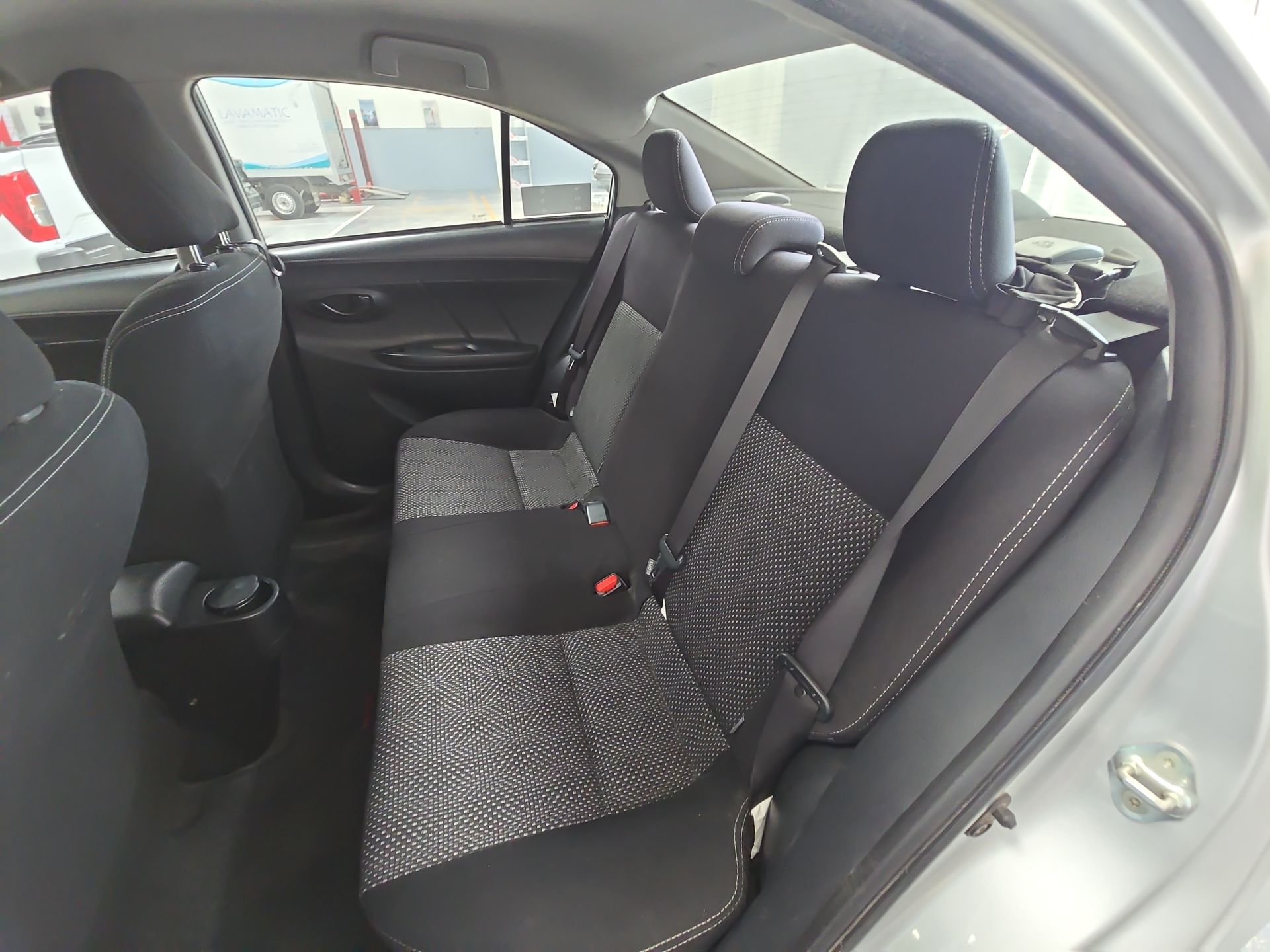 2017 Toyota Yaris 4p Sedán Core L4/1.5 Man