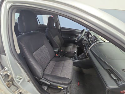 2017 Toyota Yaris 4p Sedán Core L4/1.5 Man
