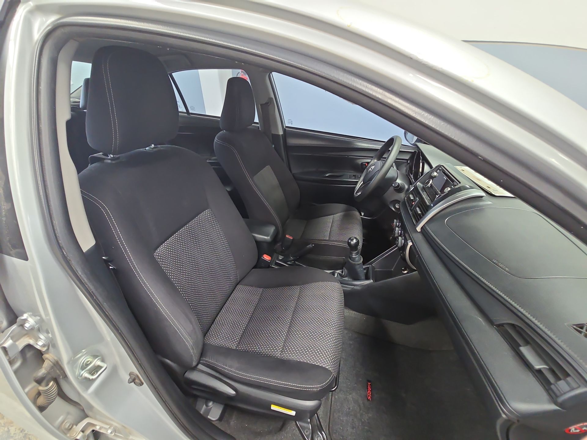 2017 Toyota Yaris 4p Sedán Core L4/1.5 Man