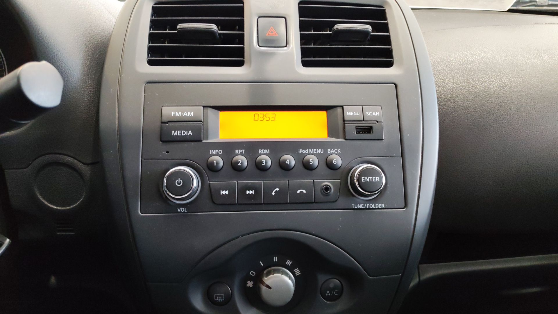 2024 Nissan V-Drive 4p L4/1.6 Man Audio