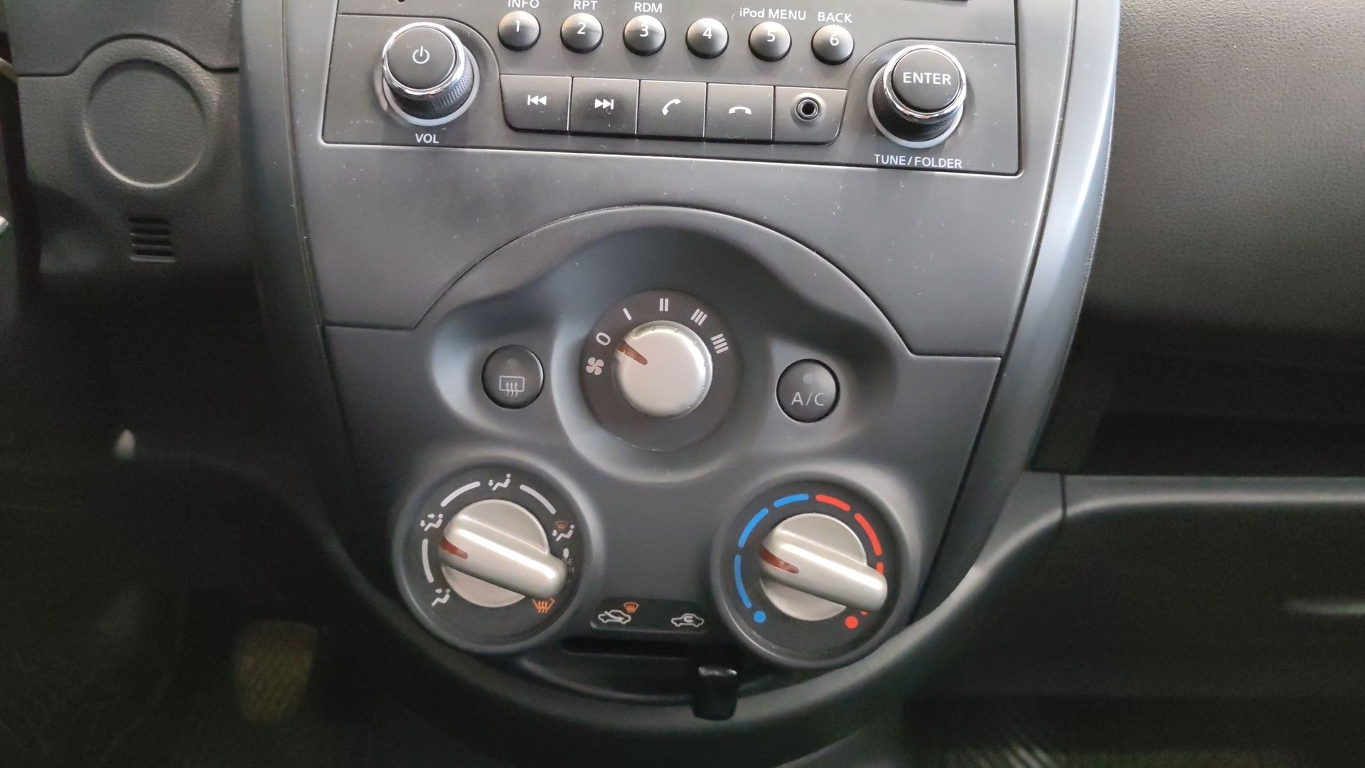 2024 Nissan V-Drive 4p L4/1.6 Man Audio