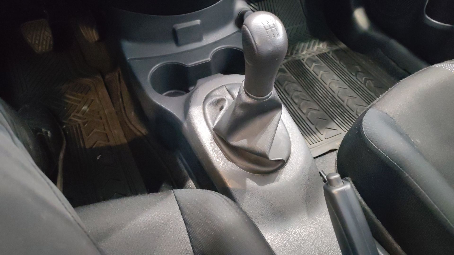 2024 Nissan V-Drive 4p L4/1.6 Man Audio