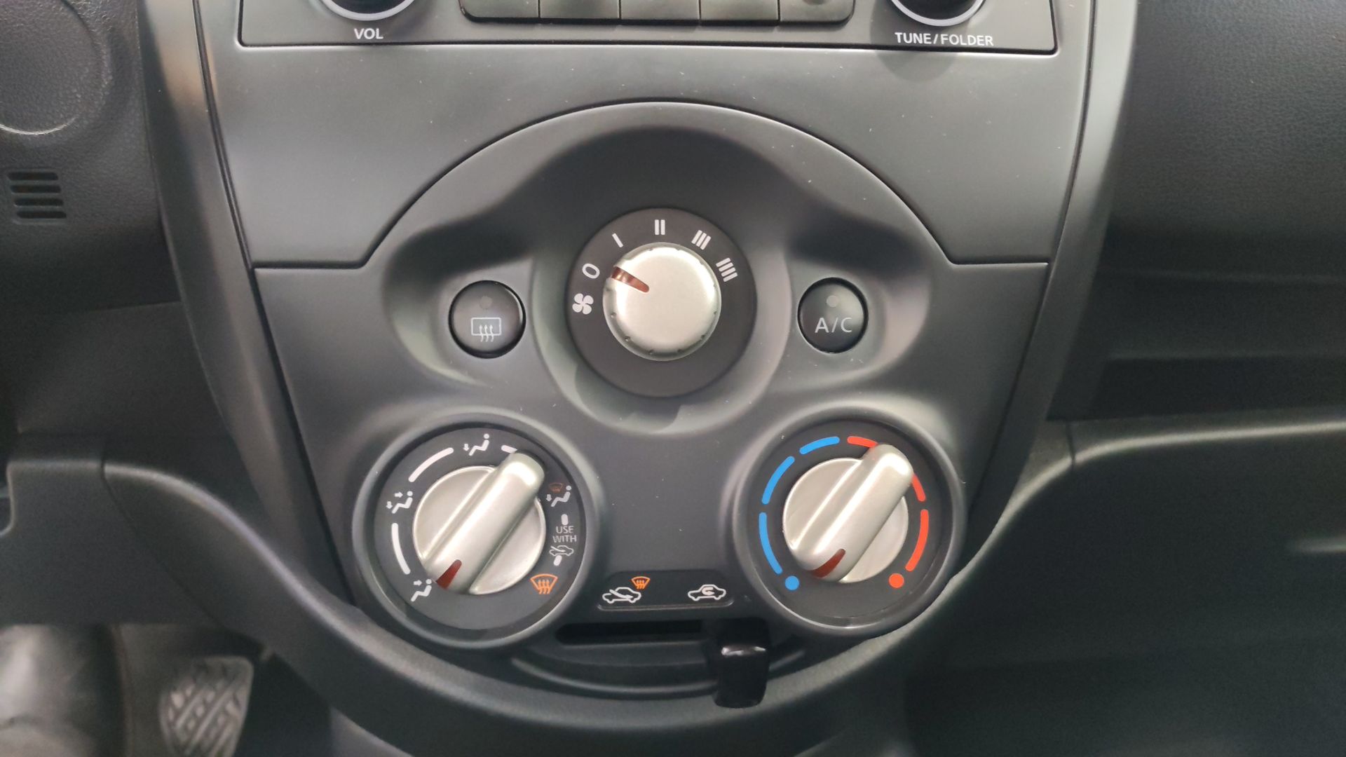 2024 Nissan V-Drive 4p L4/1.6 Man Audio