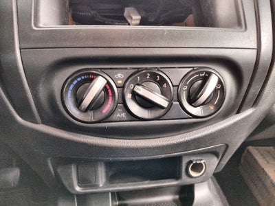 2018 Nissan Chasis Cabina NP300 2p L4/2.4 Man A/C