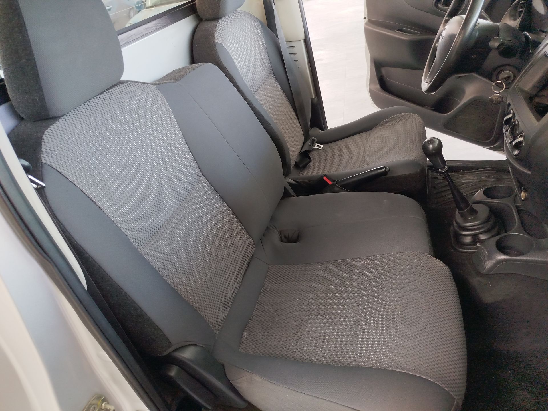 2018 Nissan Chasis Cabina NP300 2p L4/2.4 Man A/C