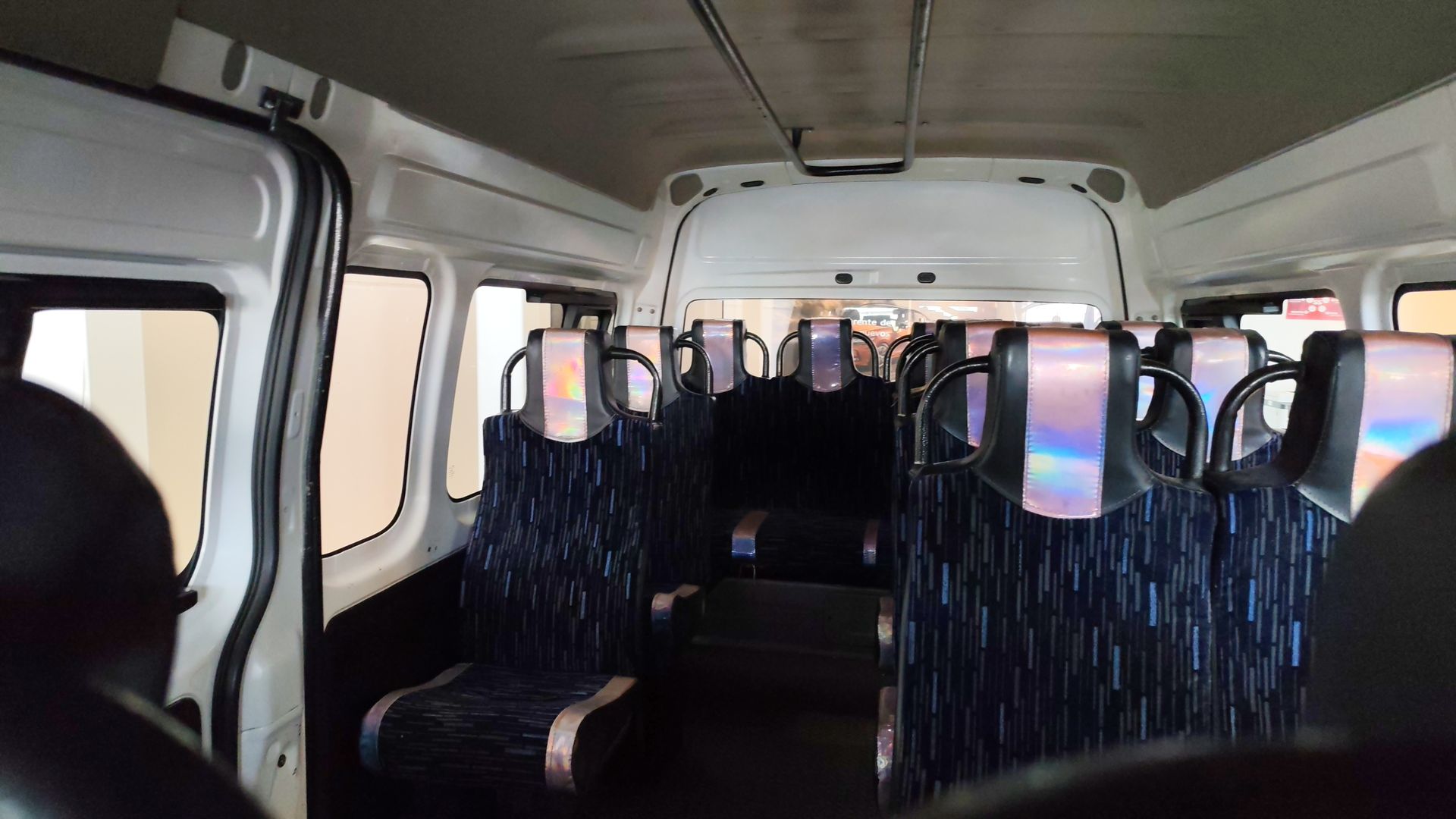 2024 Nissan Urvan 4p Amplia L4/2.5 Man Ventanas