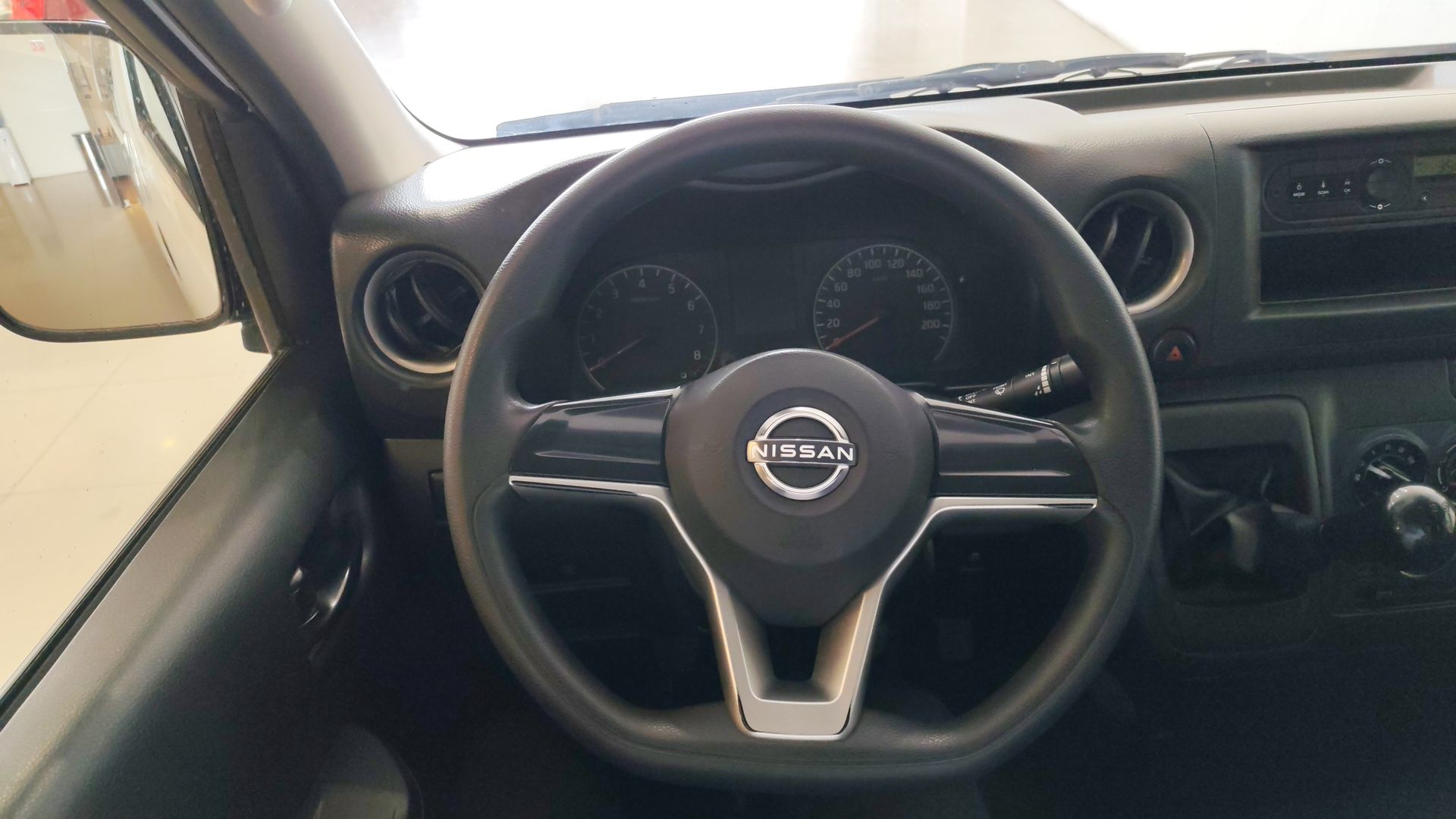 2024 Nissan Urvan 4p Amplia L4/2.5 Man Ventanas