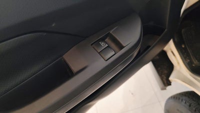 2024 Nissan Urvan 4p Amplia L4/2.5 Man Ventanas