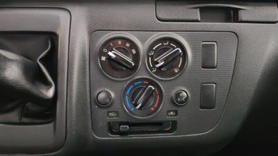 2024 Nissan Urvan 4p Amplia L4/2.5 Man Ventanas