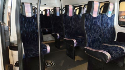 2024 Nissan Urvan 4p Amplia L4/2.5 Man Ventanas