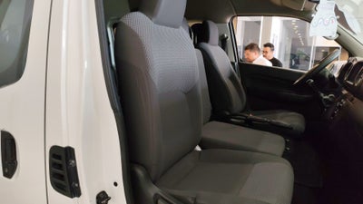 2024 Nissan Urvan 4p Amplia L4/2.5 Man Ventanas