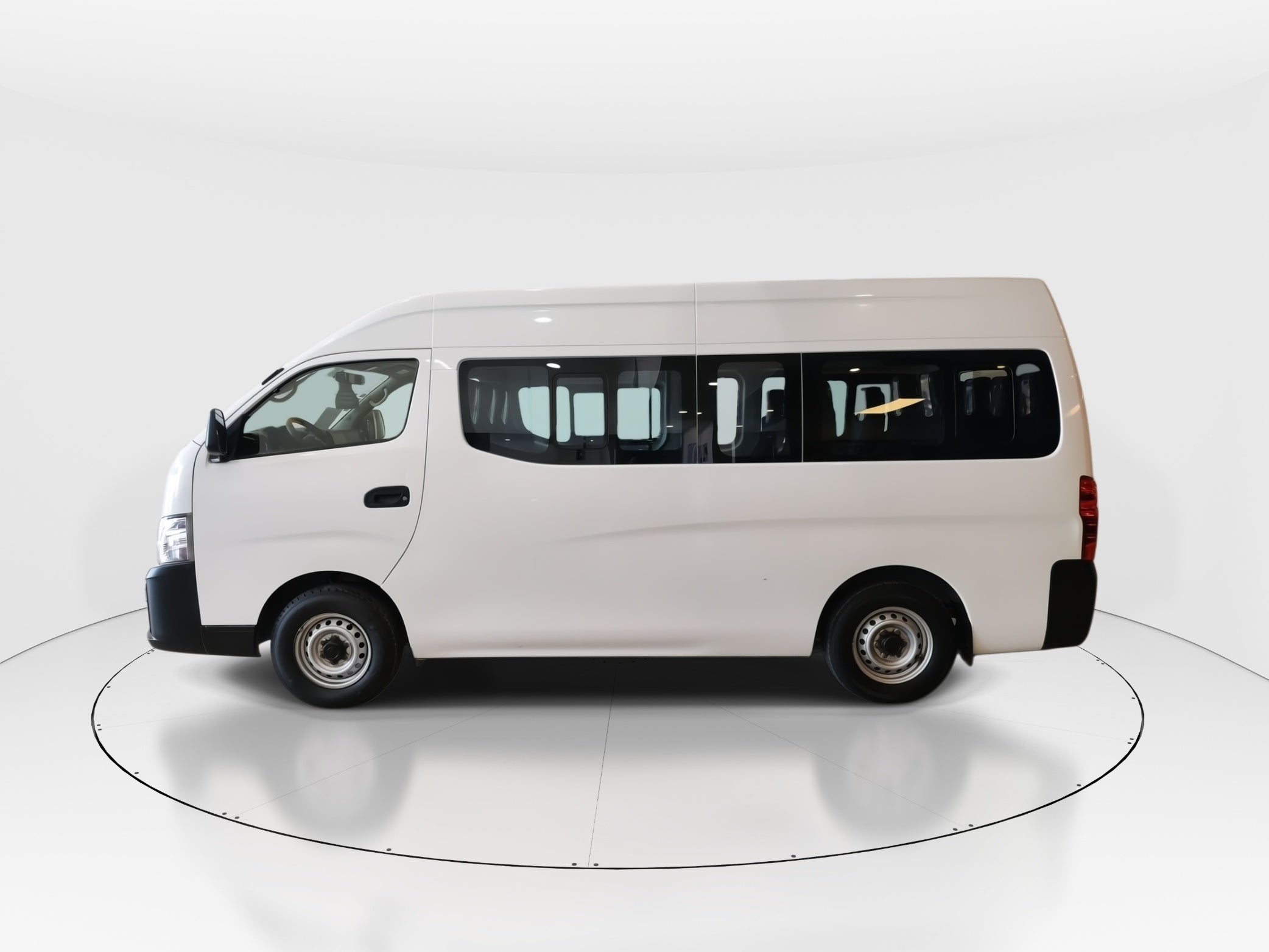 2024 Nissan Urvan 4p Amplia L4/2.5 Man Ventanas