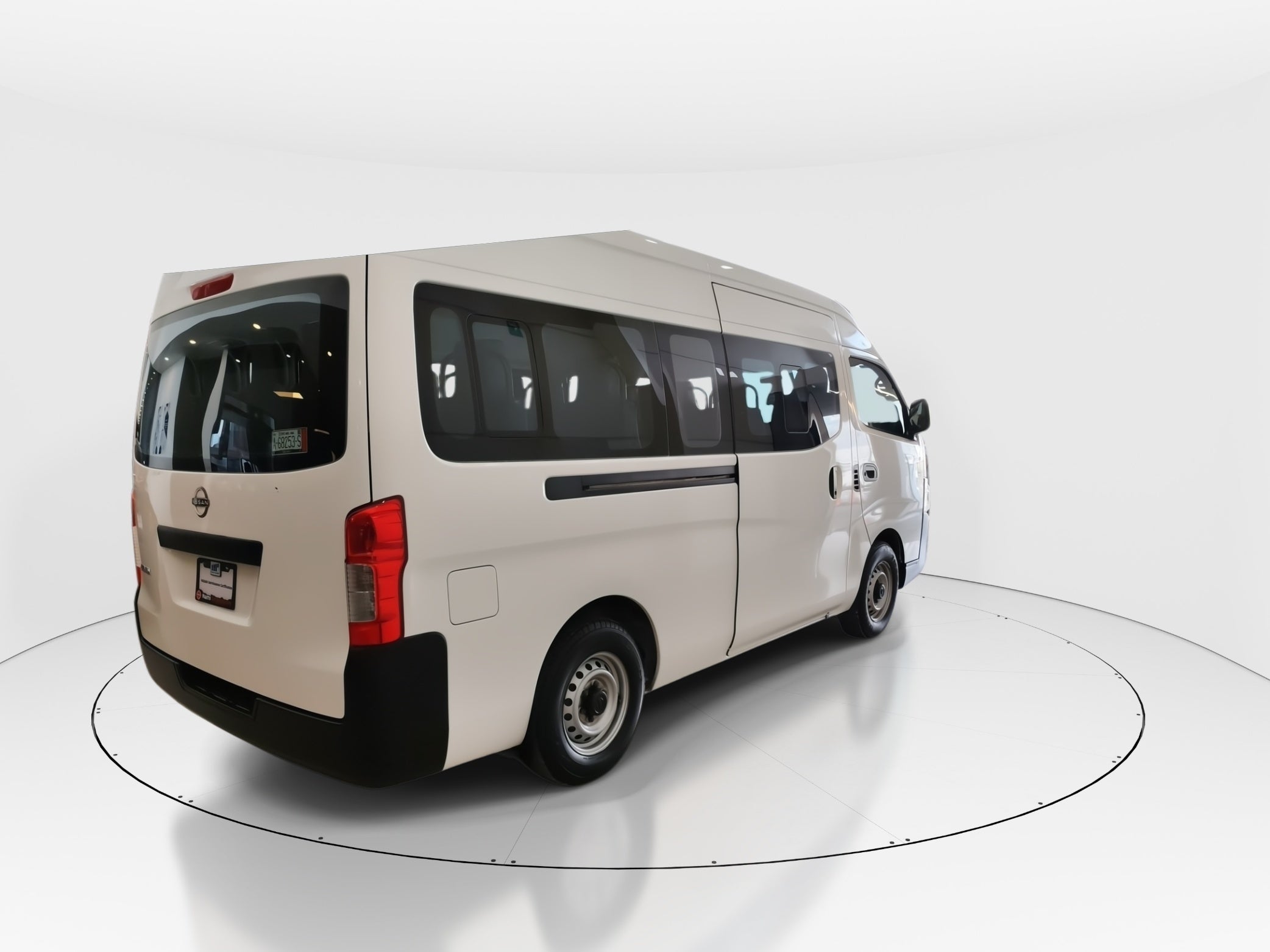 2024 Nissan Urvan 4p Amplia L4/2.5 Man Ventanas