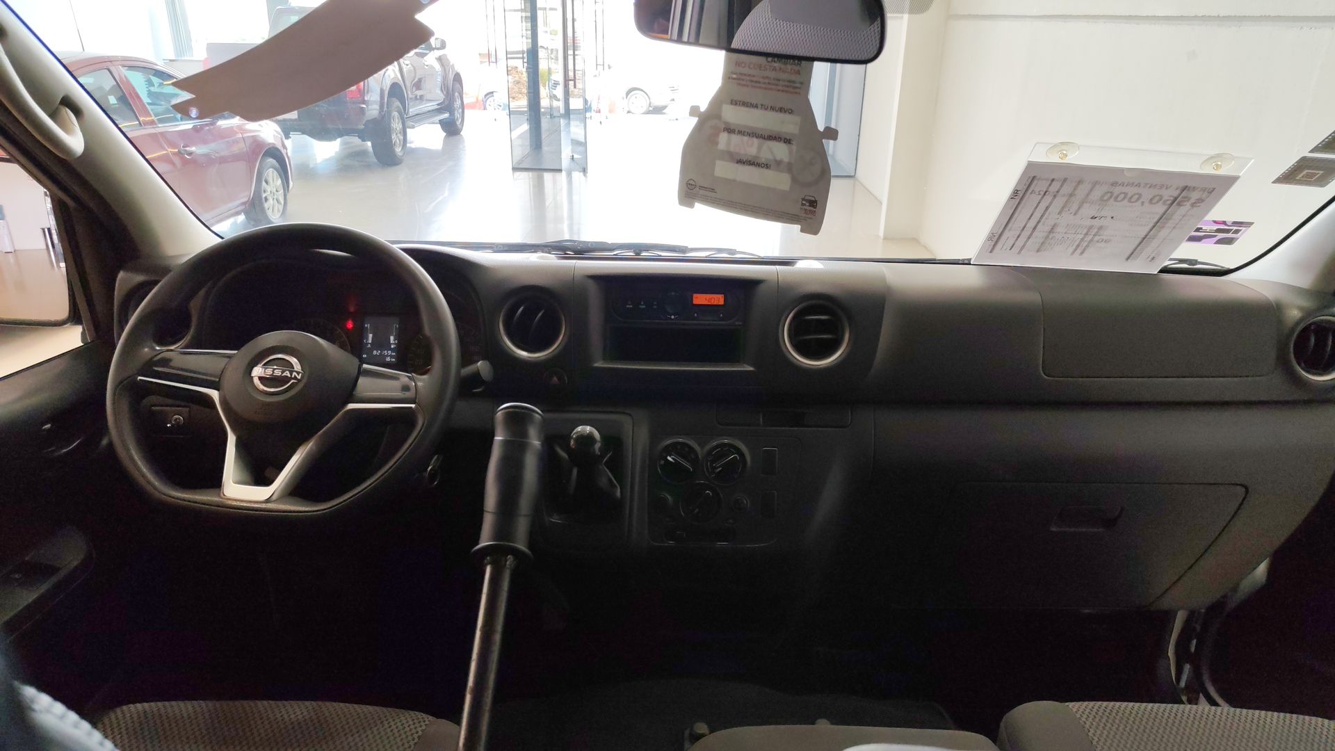 2024 Nissan Urvan 4p Amplia L4/2.5 Man Ventanas