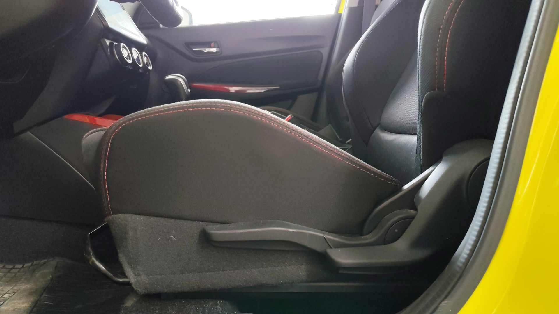 2024 Suzuki Swift 5p GLX L4/1.4 Aut