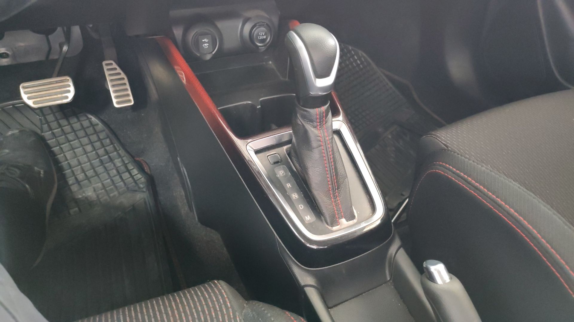 2024 Suzuki Swift 5p GLX L4/1.4 Aut