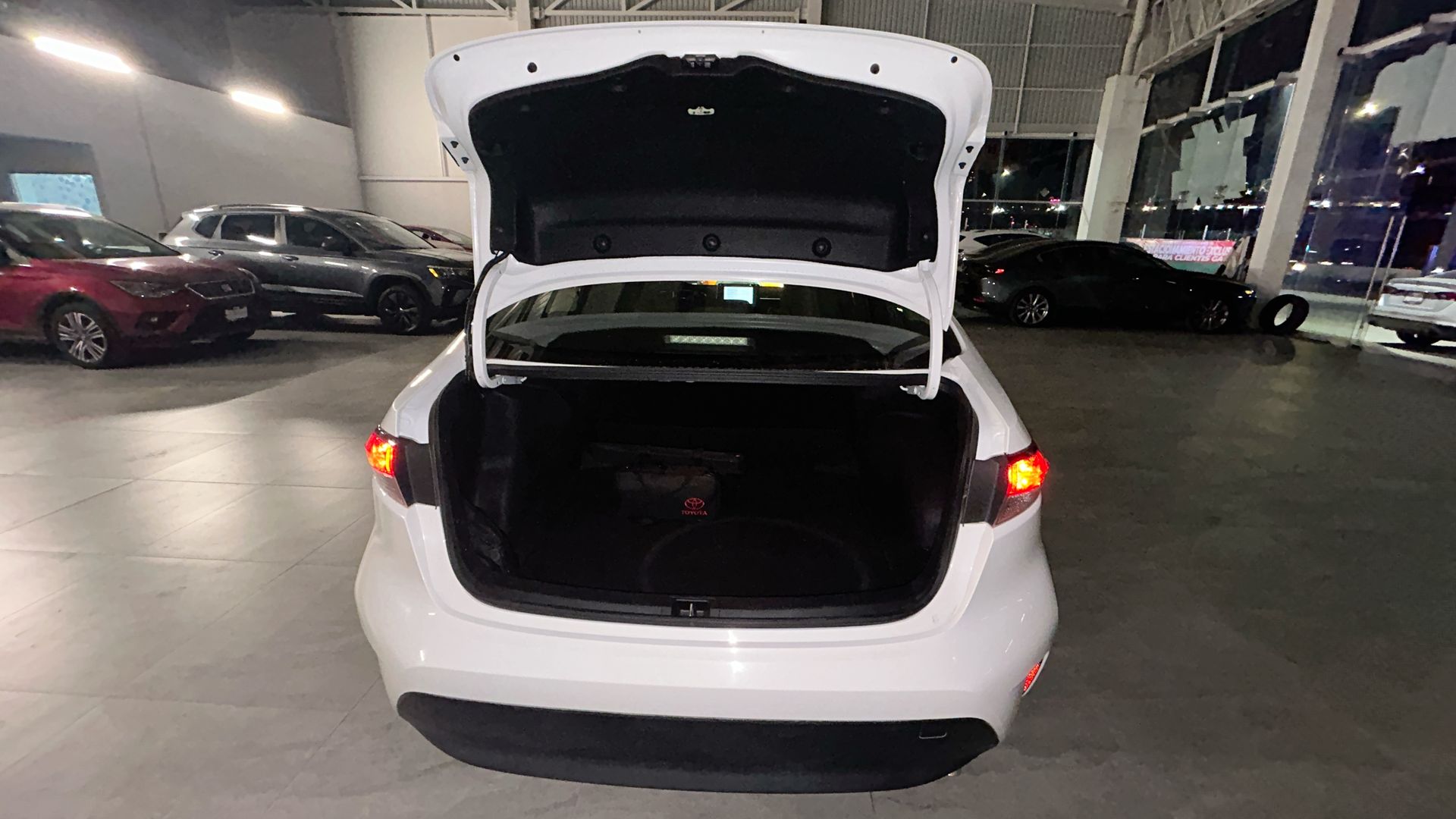 2023 Toyota Corolla 4p LE HEV L4/1.8 Aut