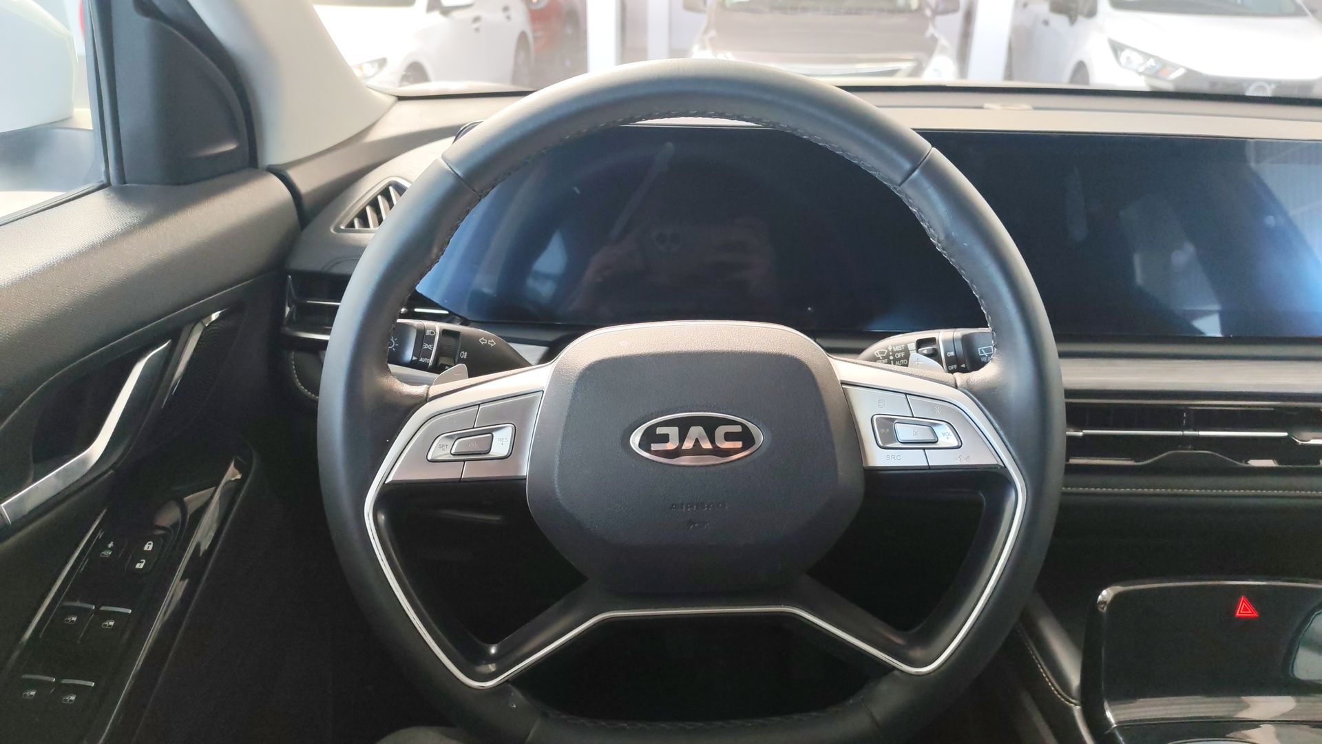 2023 JAC SEI 6 5p Pro Limited L4/1.5/T Aut