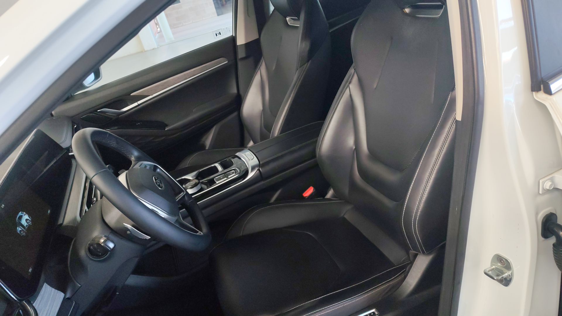 2023 JAC SEI 6 5p Pro Limited L4/1.5/T Aut