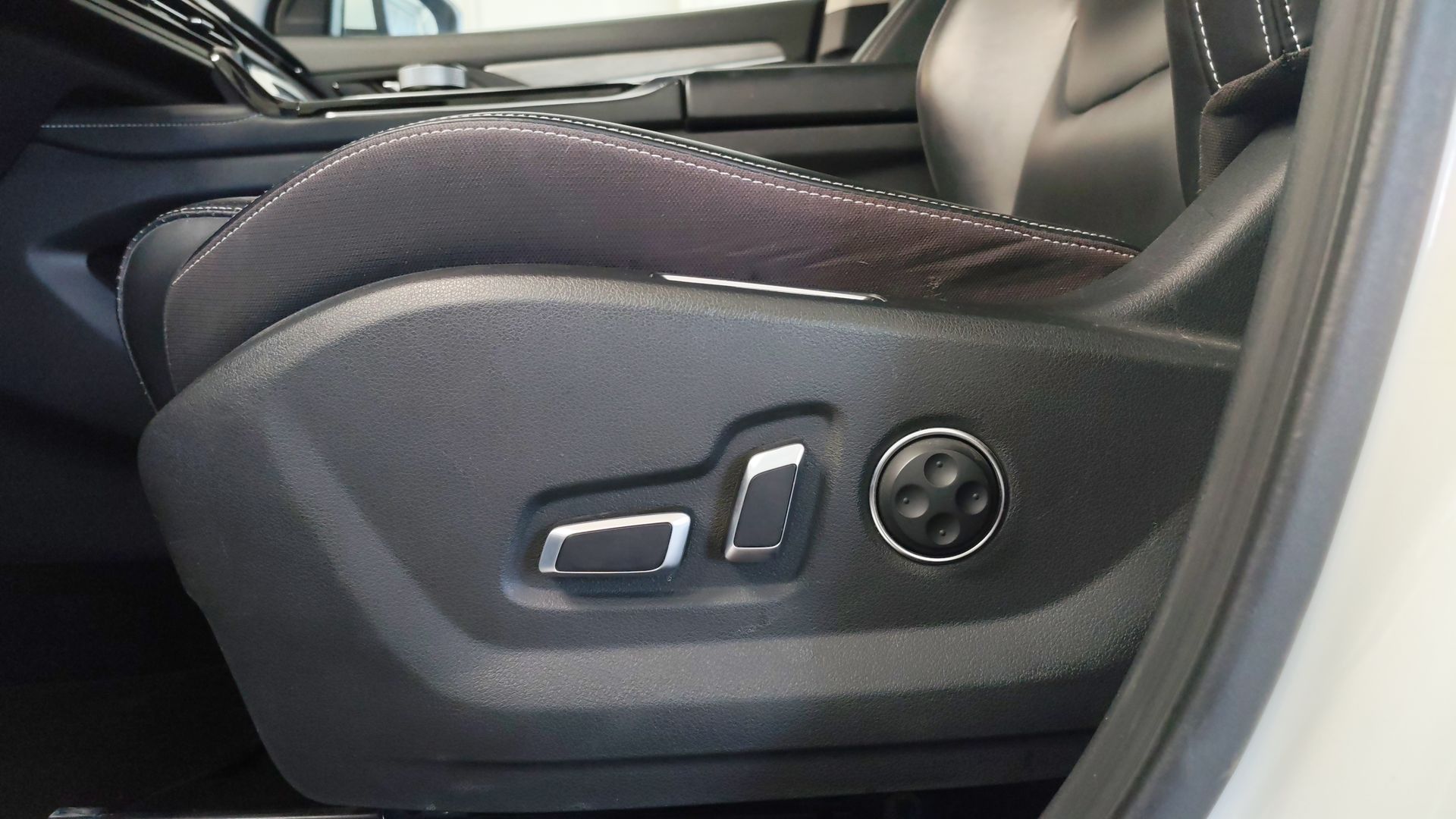 2023 JAC SEI 6 5p Pro Limited L4/1.5/T Aut