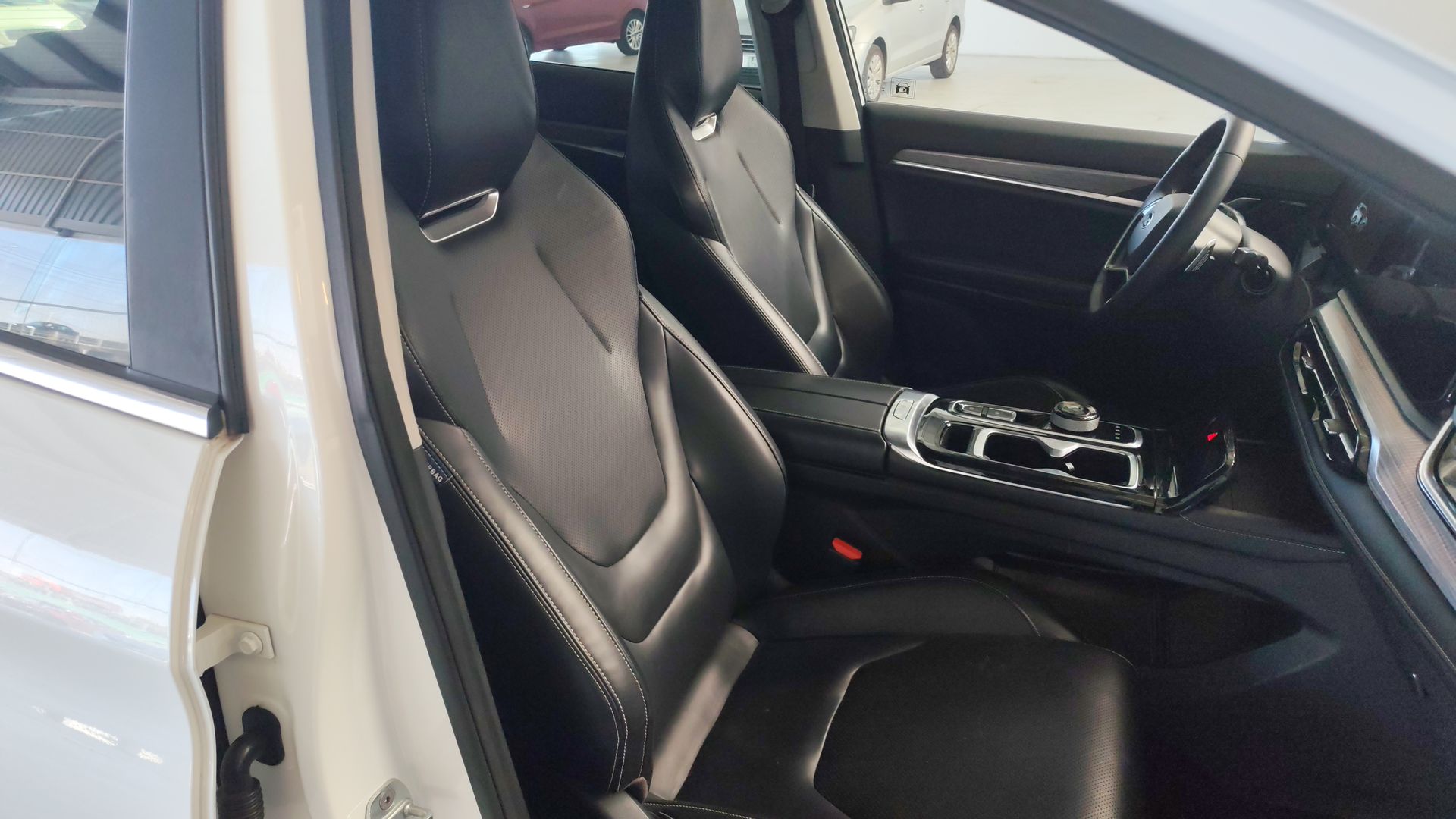 2023 JAC SEI 6 5p Pro Limited L4/1.5/T Aut