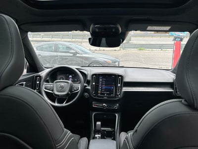 2023 Volvo XC40 5p Plus B4 L4/2.0/T Aut MHEV