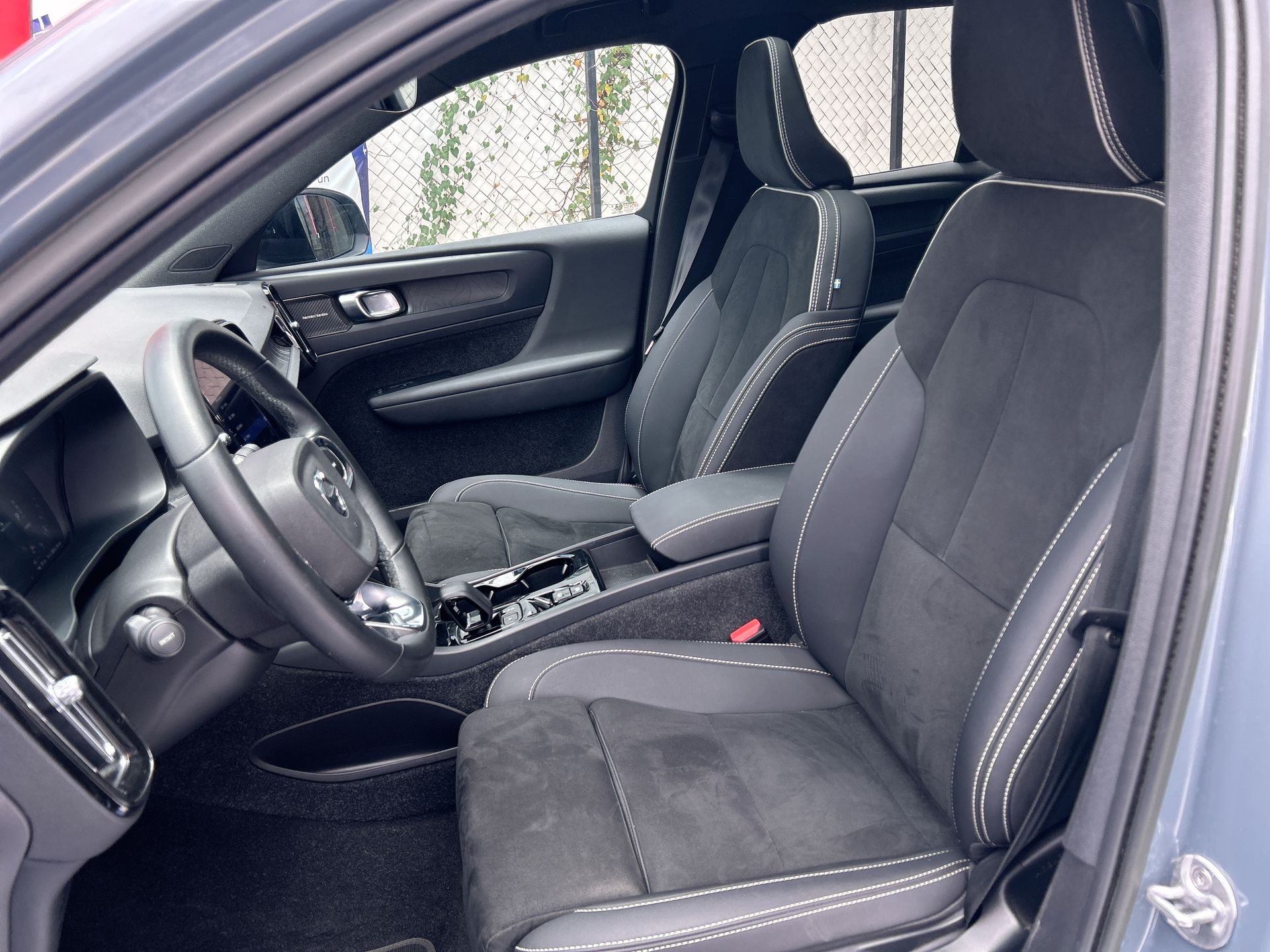 2023 Volvo XC40 5p Plus B4 L4/2.0/T Aut MHEV