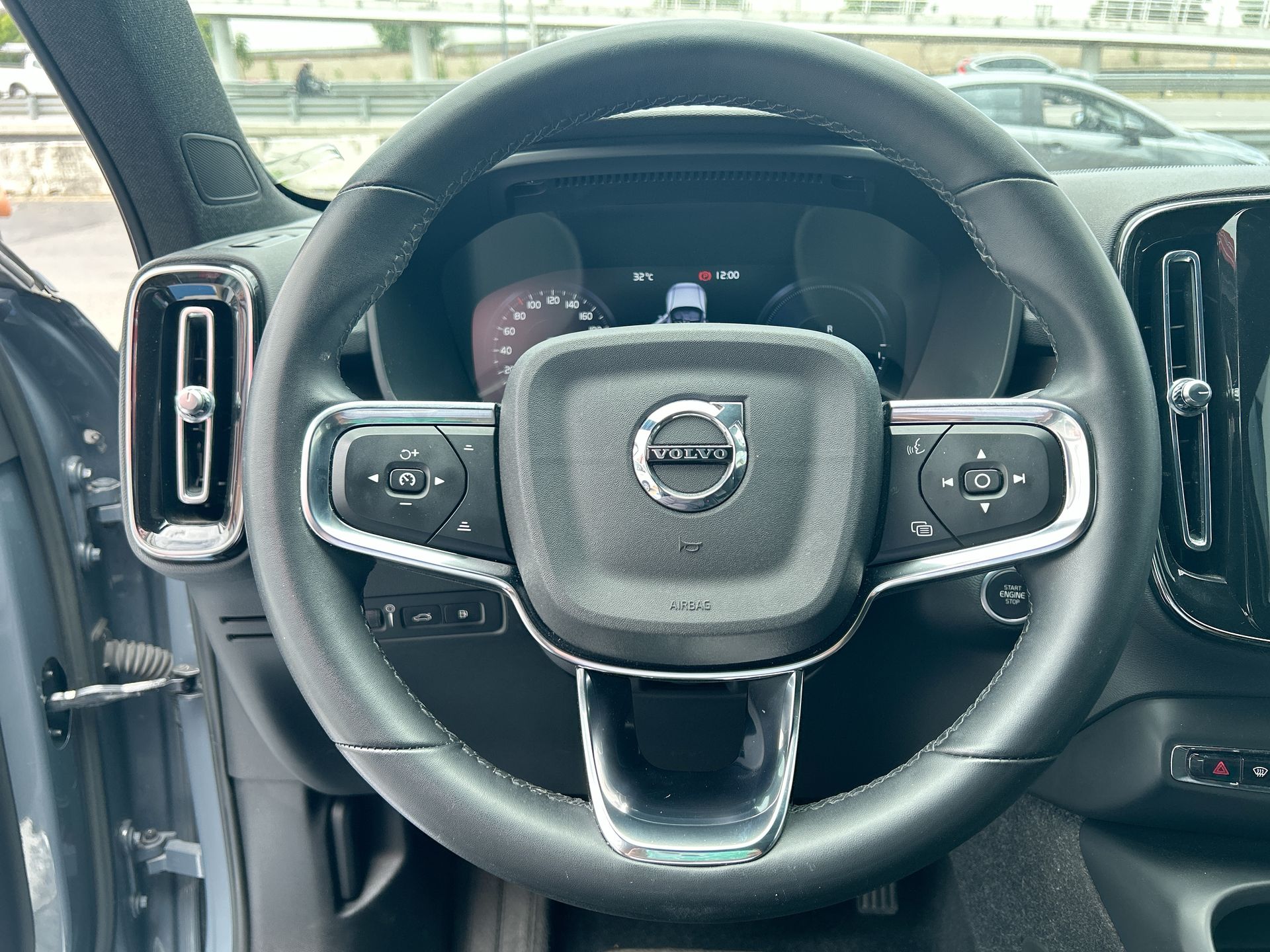 2023 Volvo XC40 5p Plus B4 L4/2.0/T Aut MHEV