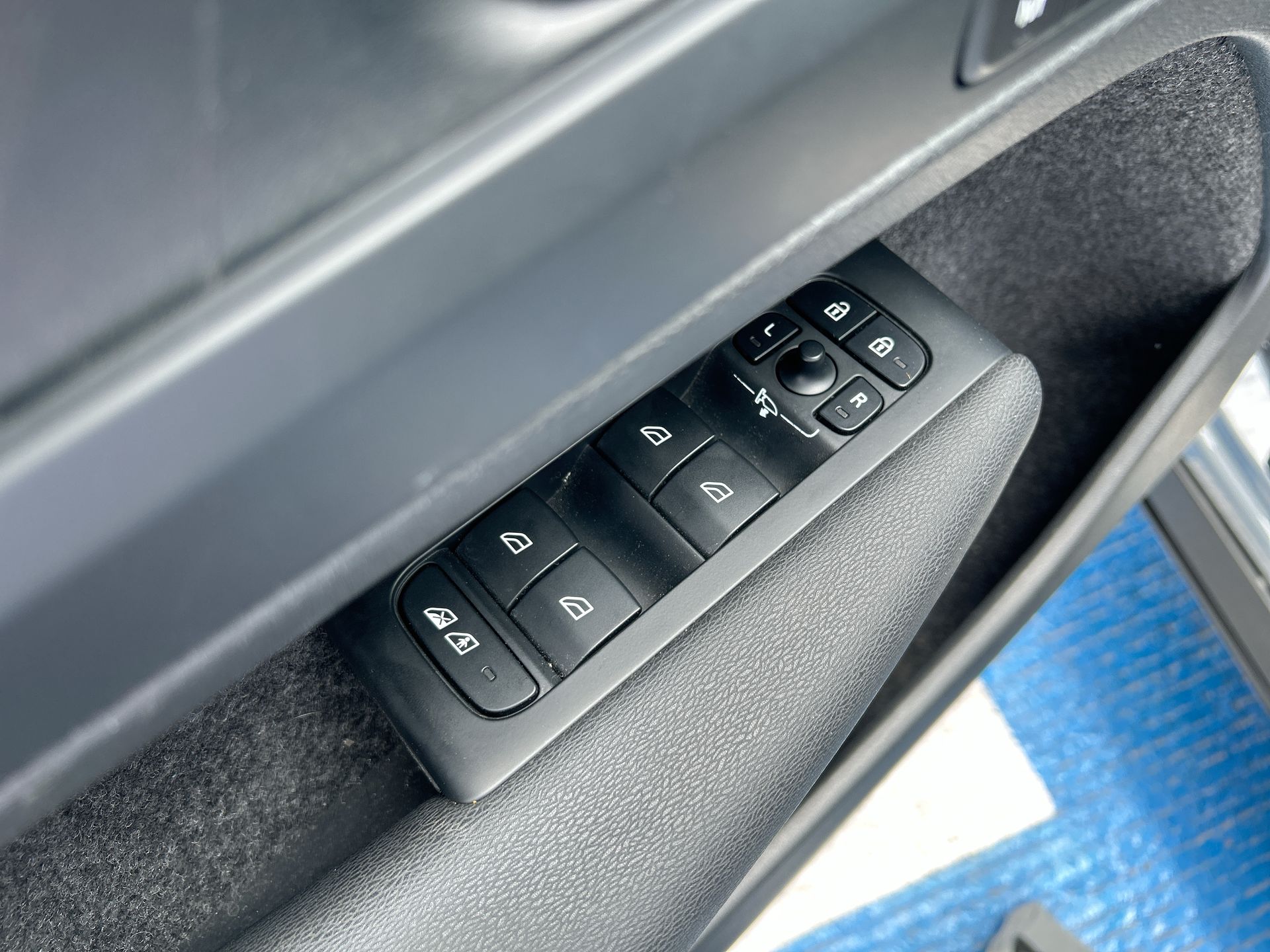2023 Volvo XC40 5p Plus B4 L4/2.0/T Aut MHEV