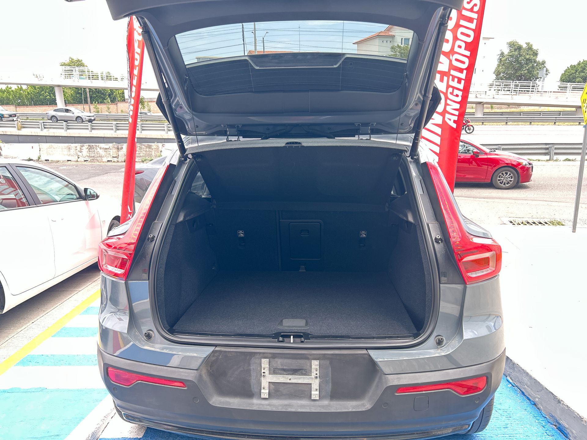 2023 Volvo XC40 5p Plus B4 L4/2.0/T Aut MHEV
