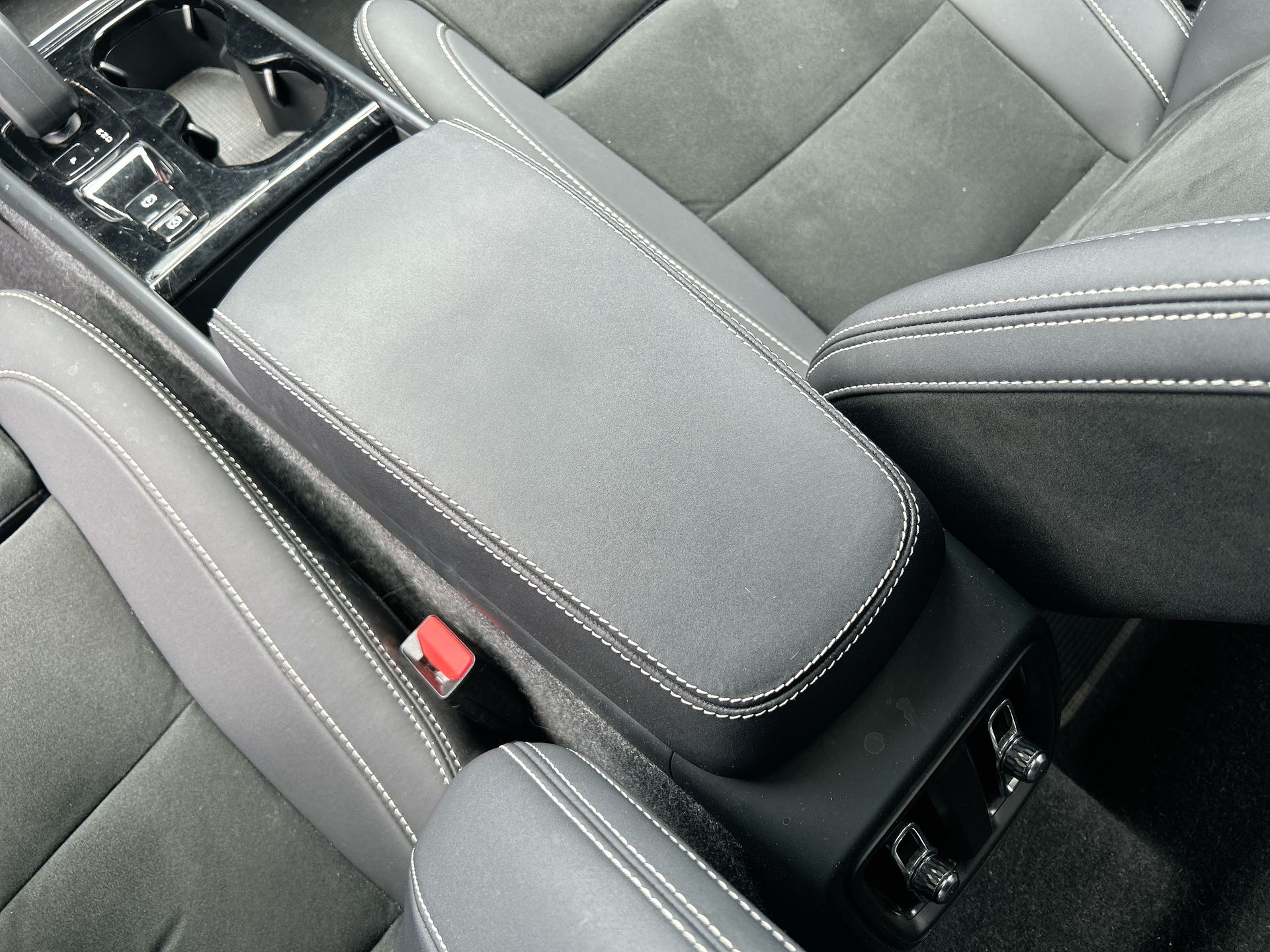 2023 Volvo XC40 5p Plus B4 L4/2.0/T Aut MHEV