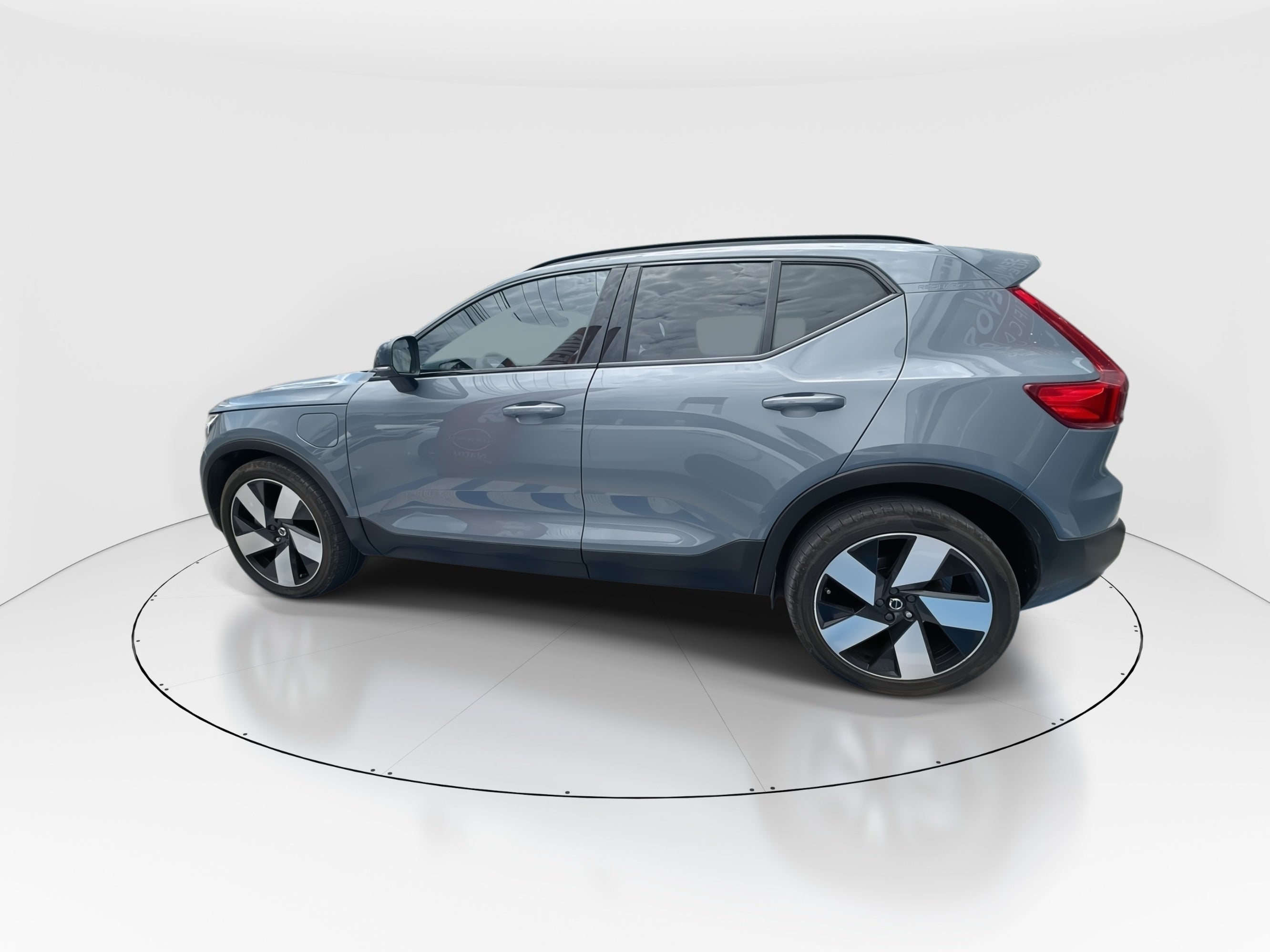 2023 Volvo XC40 5p Plus B4 L4/2.0/T Aut MHEV
