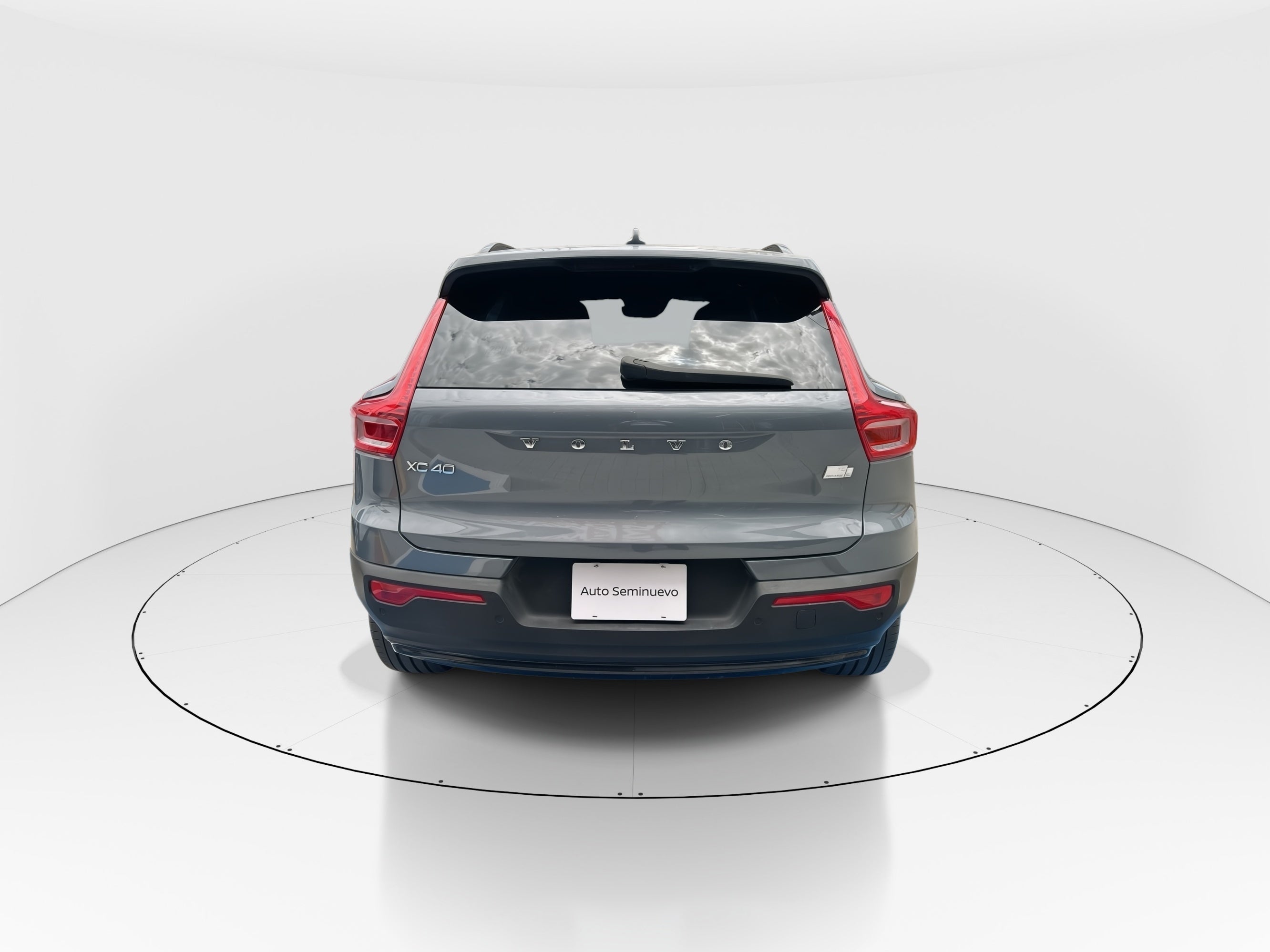 2023 Volvo XC40 5p Plus B4 L4/2.0/T Aut MHEV