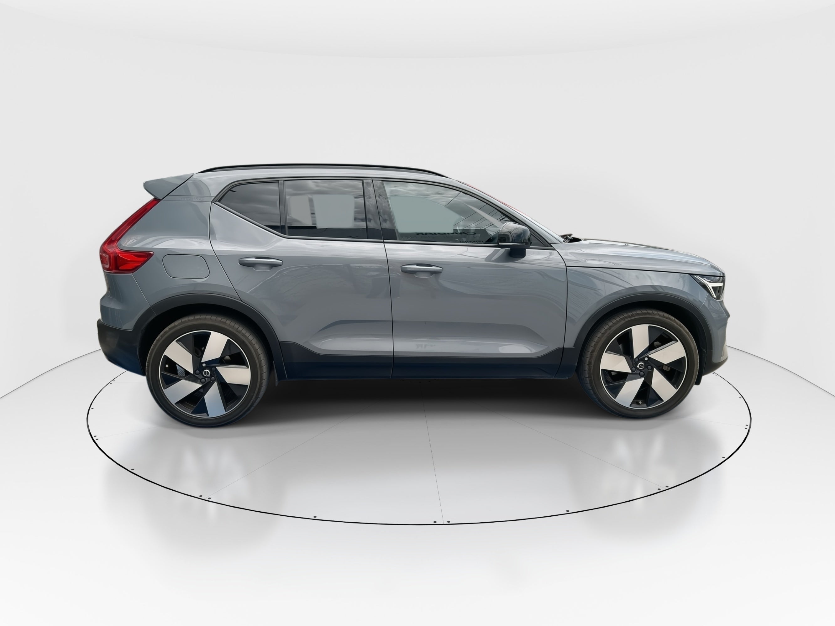 2023 Volvo XC40 5p Plus B4 L4/2.0/T Aut MHEV