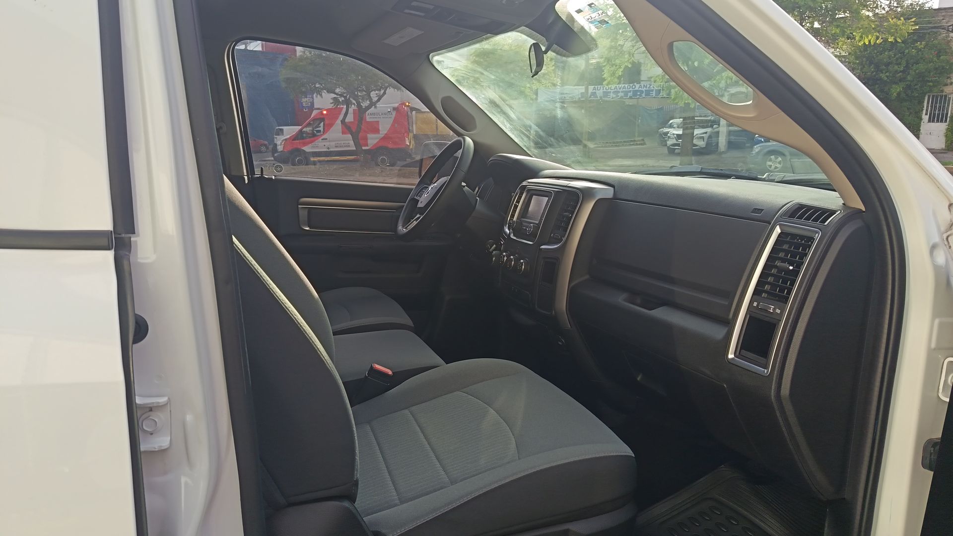 2023 RAM Ram 1500 4p SLT Crew Cab V8/5.7 Aut 4x4 Trabajo