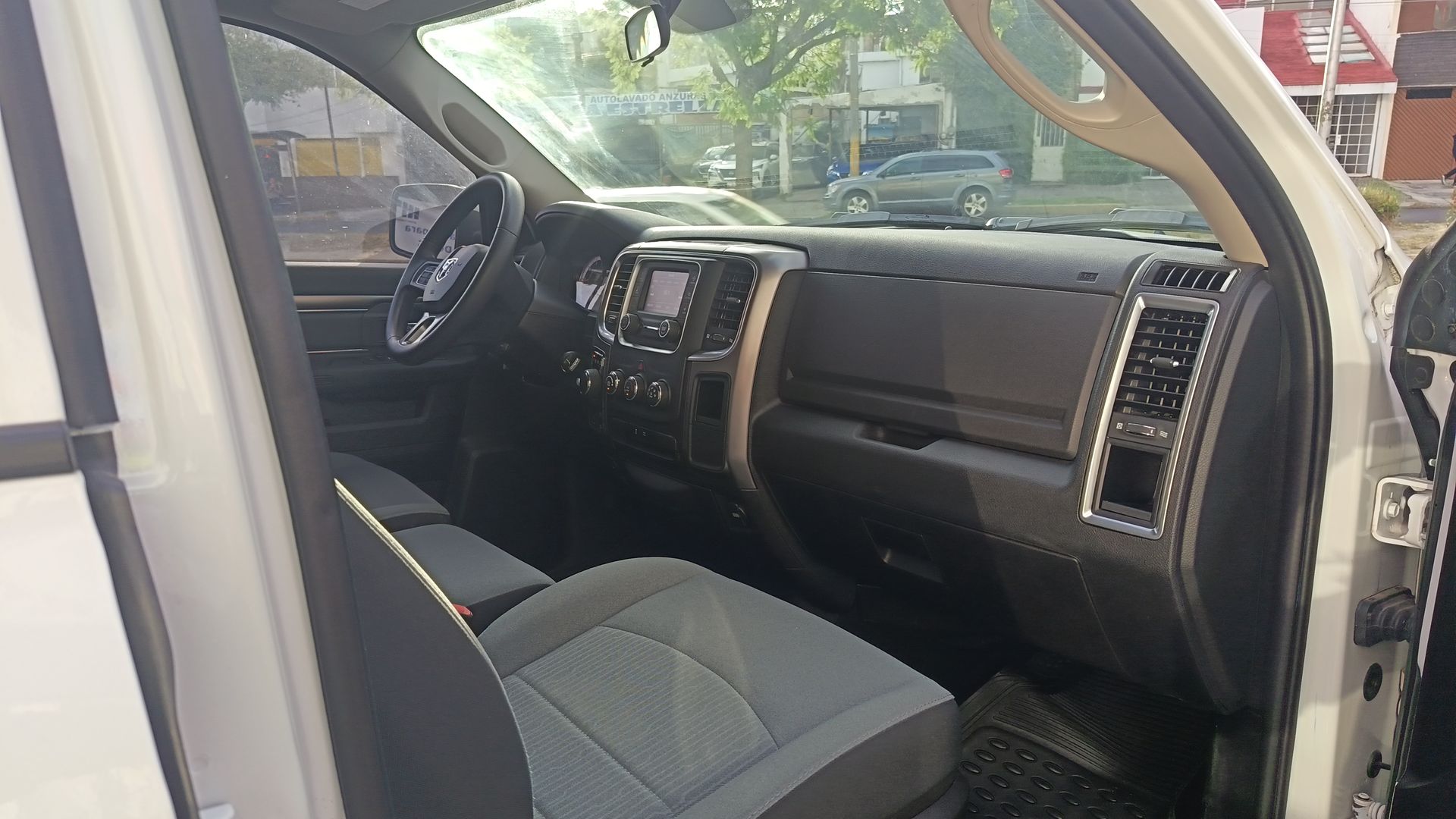 2023 RAM Ram 1500 4p SLT Crew Cab V8/5.7 Aut 4x4 Trabajo