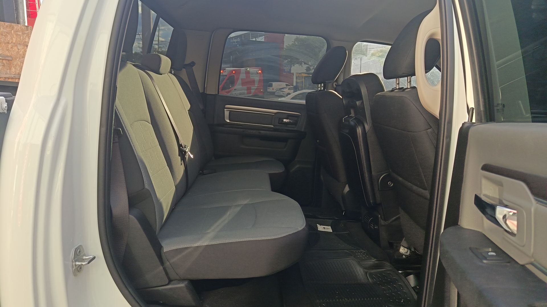 2023 RAM Ram 1500 4p SLT Crew Cab V8/5.7 Aut 4x4 Trabajo