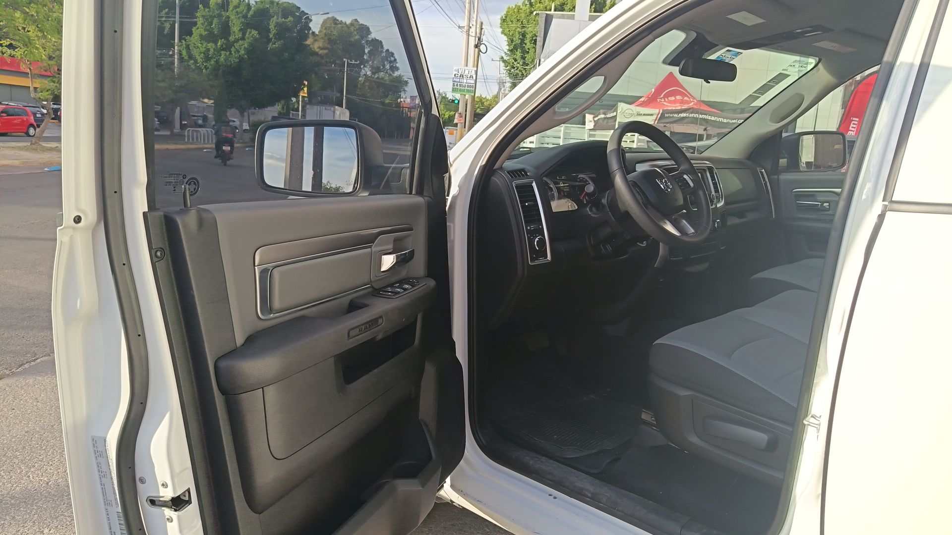 2023 RAM Ram 1500 4p SLT Crew Cab V8/5.7 Aut 4x4 Trabajo