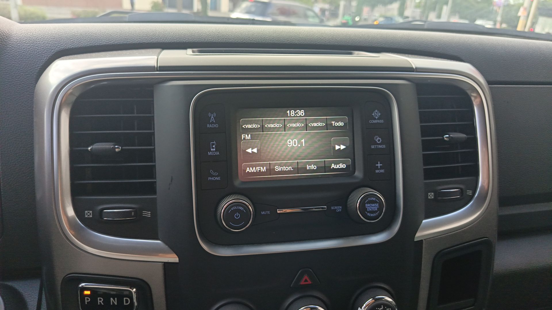 2023 RAM Ram 1500 4p SLT Crew Cab V8/5.7 Aut 4x4 Trabajo