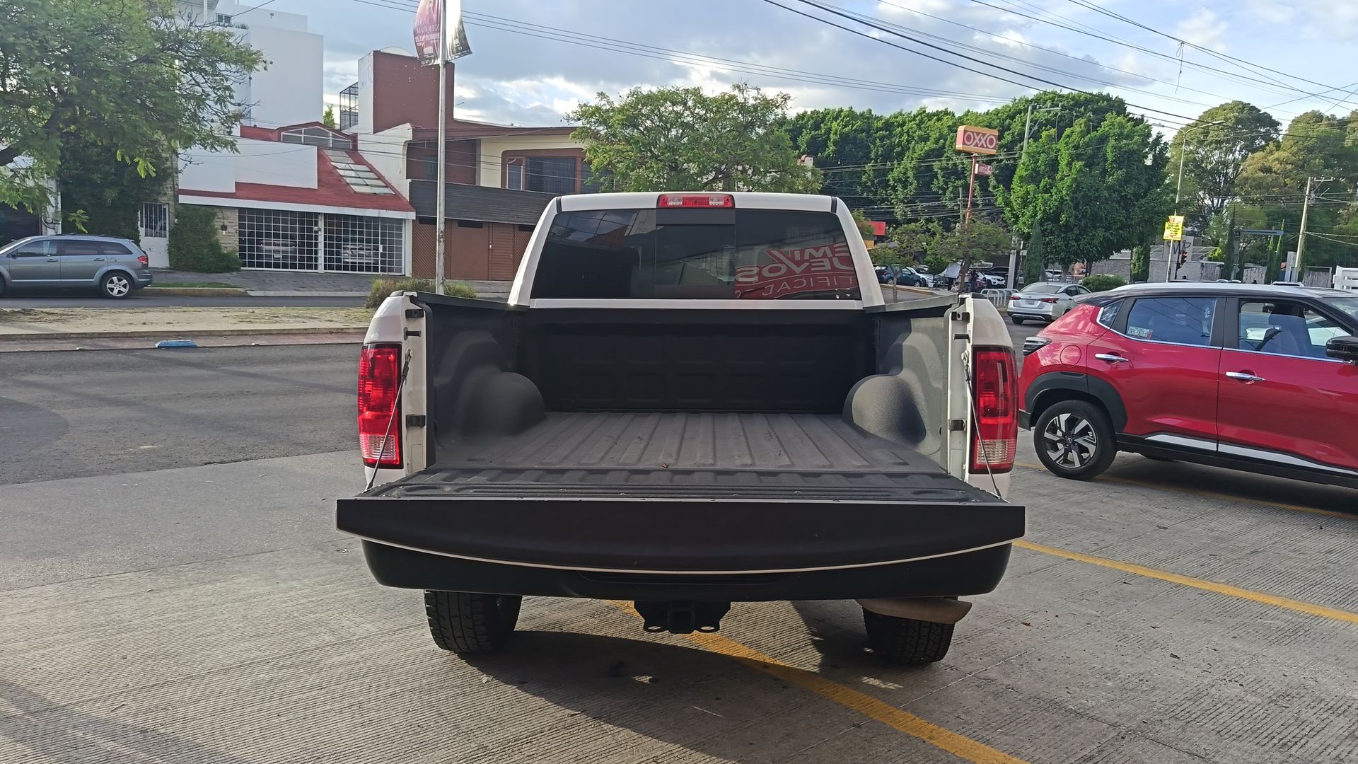 2023 RAM Ram 1500 4p SLT Crew Cab V8/5.7 Aut 4x4 Trabajo