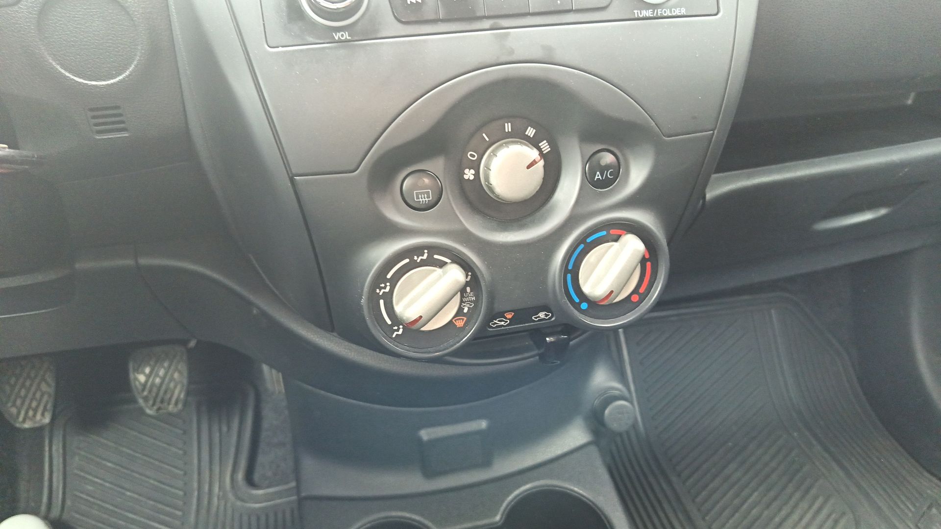 2023 Nissan V-Drive 4p L4/1.6 Man Audio